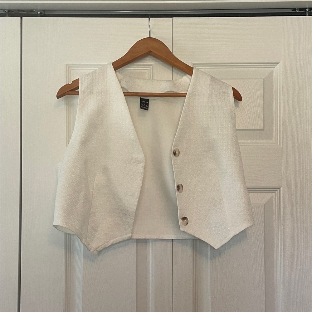 SHEIN Classic White Textured Vest